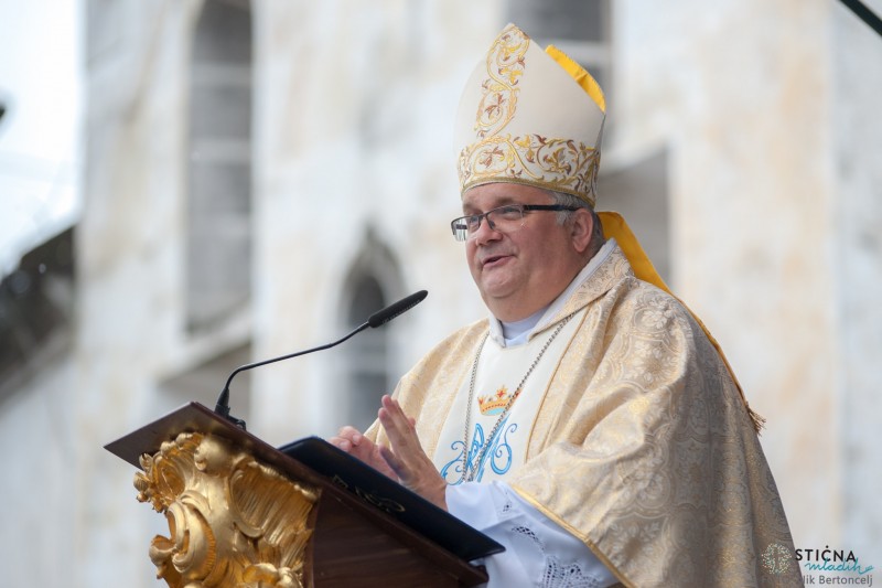 Škof Štumpf na praznik Marijinega rojstva: 'Zakaj katoliška vera ne dovoljuje splava in evtanazije?'